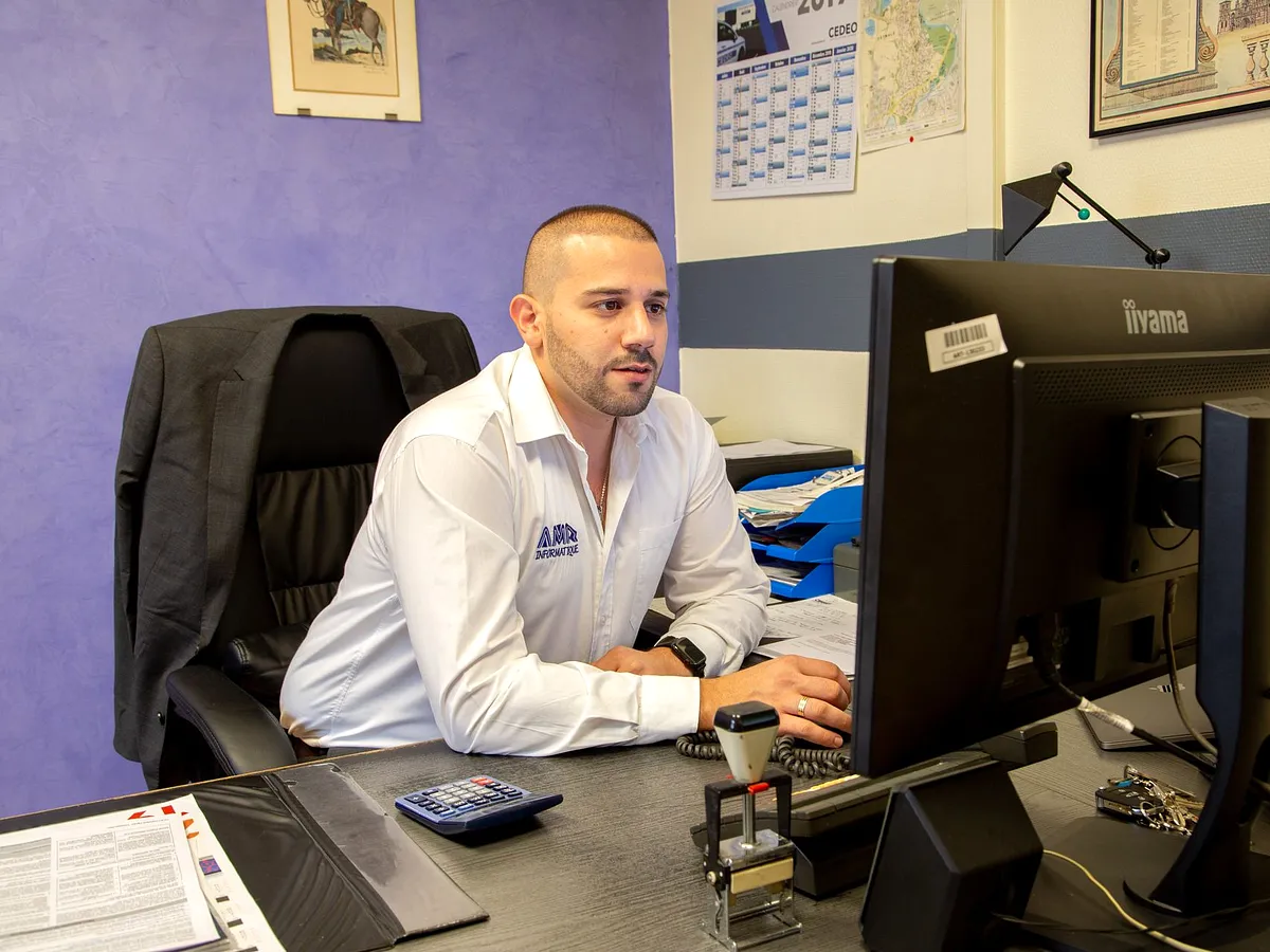 Tolgahan Turan, à son poste à l'atelier AMR d'Ostwald