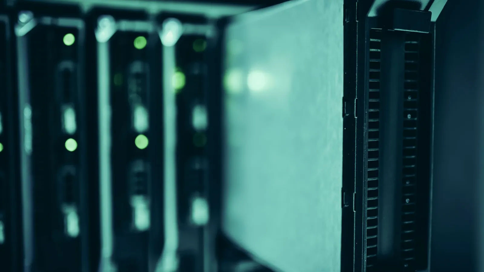Salle serveur et infrastructure réseau — infogérance AMR Informatique